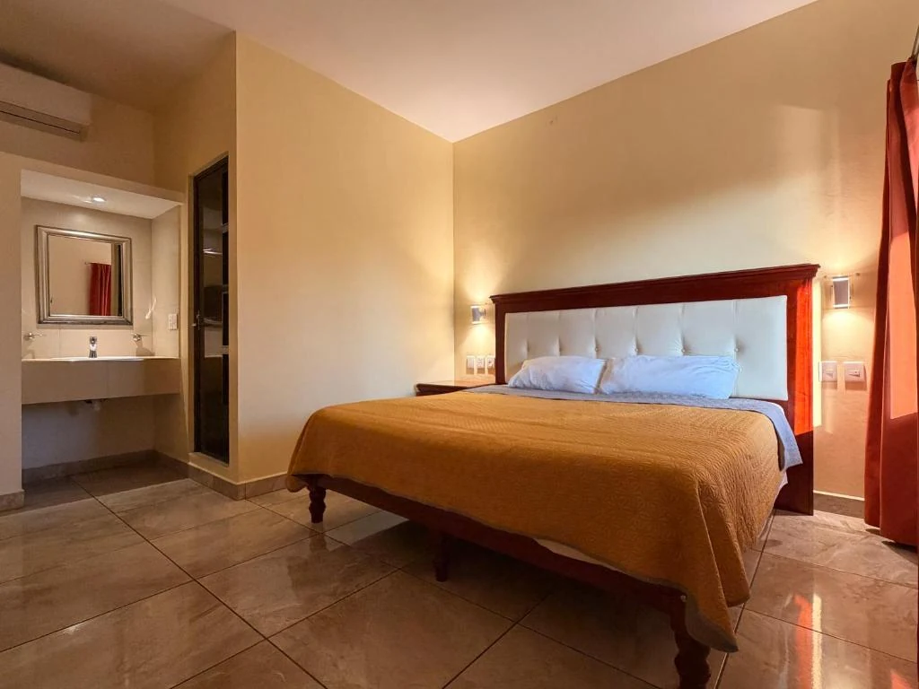 A glimpse inside - Hotel Mirador Santiago 2